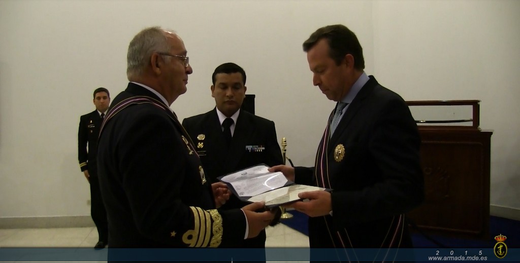 Durante su estancia en Perú, el AJEMA fue condecorado con la ‘Orden Cruz Peruana al Mérito Naval-Distintivo Blanco’